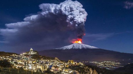 Zona vulcanului Etna in eruptie, afectata de un seism de 4,8