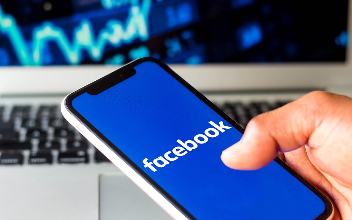 Facebook reintroduce butonul Poke