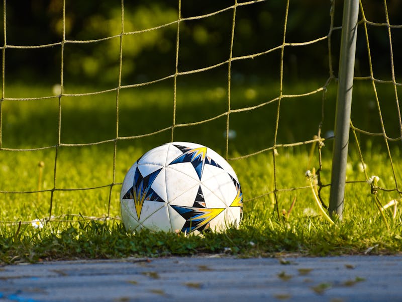 Constructie terenuri sportive naturale: solutii durabile pentru performanta sportiva