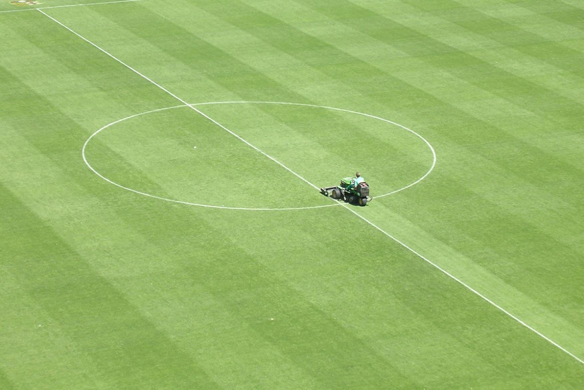 Terenuri sportive artificiale: solutia moderna pentru suprafete rezistente si usor de intretinut