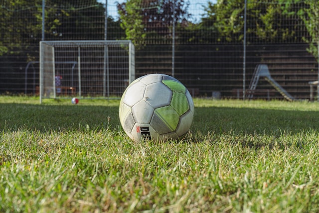 constructie terenuri de sport hibride