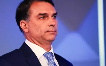 Flávio Bolsonaro ar fi fugit din Brazilia după înfrângerea în alegeri. Senatorul ar vrea azil în SUA