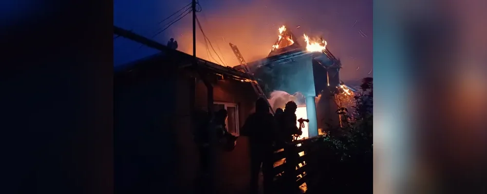 Incendiu violent la o locuință din județul Iași