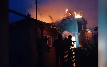 Incendiu violent la o locuință din județul Iași